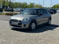 Usado Mini Cooper Classic 136 HP (100 kW) 2020 Prateado Citadino