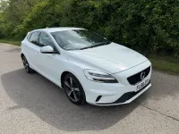 Used Volvo V40 R-Design 152 HP (111 kW) 2016 White Hatchback