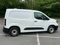 Second-hand Vauxhall Combo Edition 100 CP (73 kW) 2020 Alb Monovolum