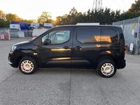 Second-hand Vauxhall Combo Sportive 100 CP (73 kW) 2021 Negru Monovolum