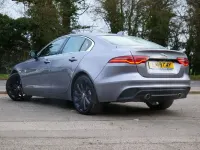 Usado Jaguar XE S 250 HP (183 kW) 2019 Cinzento Sedan