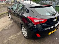 Begagnad Hyundai i30 Classic 100 HK (73 kW) 2013 Svart Halvkombi
