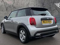 Usado Mini Cooper Classic 134 HP (98 kW) 2023 Prateado Citadino