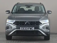Usado VW T-Roc Life 150 HP (110 kW) 2023 Cinzento SUV