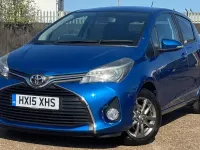 Used Toyota Yaris 99 HP (72 kW) 2015 Blue Hatchback