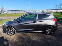 Usado Ford Fiesta ST-Line 100 CV (73 kW) 2019 Gris Utilitario