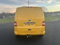 Begagnad VW T5 2006 Gul Van