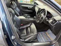 Used Volvo V90 Momentum 190 HP (139 kW) 2018 Blue Estate
