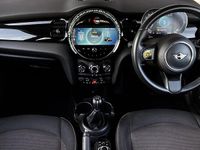 Usado Mini Cooper Classic 134 HP (98 kW) 2022 Vermelho Citadino