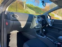 Used Ford Focus Zetec 125 HP (91 kW) 2006 Grey Hatchback