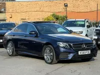 Usado Mercedes E400 AMG line 340 HP (250 kW) 2019 Azul Sedan