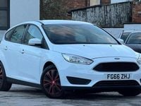 Used Ford Focus Style 100 HP (73 kW) 2017 White Hatchback