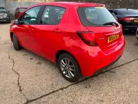 Used Toyota Yaris 99 HP (72 kW) 2015 Red Hatchback