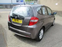 Begagnad Honda Jazz ES 100 HK (73 kW) 2011 Brun Halvkombi