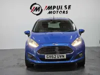 Begagnad Ford Fiesta Titanium 2013 Blå Halvkombi