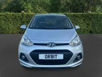 Usado Hyundai i10 SE 67 CV (49 kW) 2015 Plateado Utilitario