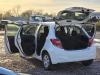 Używany Toyota Yaris Multidrive S 99 KM (72 kW) 2015 Biały Hatchback