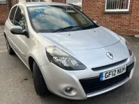 Usado Renault Clio IV Dynamique 75 HP (55 kW) 2012 Prateado Citadino
