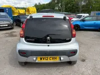 Gebraucht Peugeot 107 Allure 68 PS (50 kW) 2012 Silber Kleinwagen