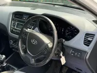 Used Hyundai i20 Premium SE 90 HP (66 kW) 2015 White Hatchback
