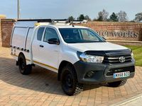 Used Toyota HiLux Active 150 HP (110 kW) 2018 White Pickup