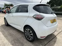 Used Renault Zoe GT-Line 98 kW (134 HP) 2021 White Hatchback