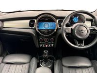 Używany Mini Cooper Exclusive 134 KM (98 kW) 2024 Czarny Hatchback