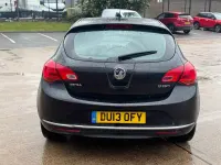 Begagnad Vauxhall Astra 2013 Svart Halvkombi