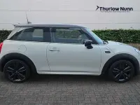 Usado Mini Cooper Hatch 136 CV (100 kW) 2020 Plateado Utilitario