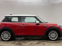 Usado Mini Cooper S Hatch 135 kW (184 CV) 2023 Rojo Utilitario