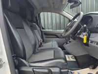 Used Vauxhall Vivaro Sportive 100 HP (73 kW) 2019 White MPV