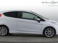 Used Ford Fiesta Zetec 125 HP (91 kW) 2016 White Hatchback