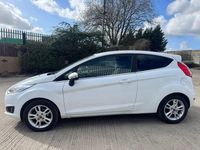 Used Ford Fiesta Zetec 82 HP (60 kW) 2015 White Hatchback