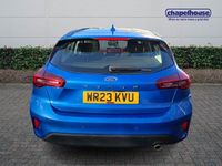 Begagnad Ford Focus Titanium 2023 Blå Halvkombi