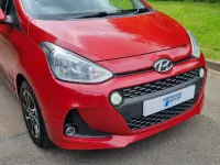 Begagnad Hyundai i10 Premium 87 HK (63 kW) 2017 Röd Halvkombi