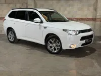 Used Mitsubishi Outlander P-HEV 200 HP (147 kW) 2015 White Estate