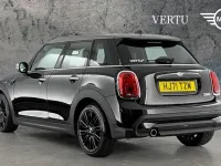 Usado Mini Cooper Exclusive 134 CV (98 kW) 2022 Negro Utilitario