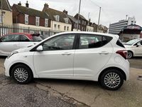 Used Hyundai i10 SE 2015 White Hatchback