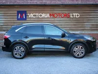 Käytetty Ford Kuga Titanium 150 HP (110 kW) 2024 Musta Katumaasturi