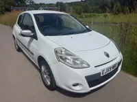 Used Renault Clio 75 HP (55 kW) 2009 White Hatchback
