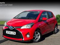 Used Toyota Yaris Hybrid 101 HP (74 kW) 2016 Chilli red Hatchback