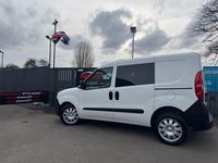 Usado Vauxhall Combo 95 HP (69 kW) 2017 Branco Monovolume