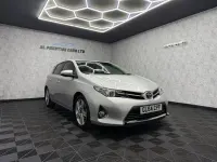 Used Toyota Auris Multidrive S 132 HP (97 kW) 2014 Silver Hatchback