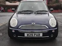 Usado Mini Cooper Hatch 116 CV (85 kW) 2005 Púrpura Utilitario