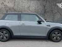 Używany Mini Cooper Classic 134 KM (98 kW) 2022 Szary Hatchback