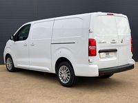 Second-hand Vauxhall Vivaro S 100 CP (73 kW) 2024 Alb Monovolum