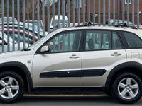 Usado Toyota RAV4 147 HP (108 kW) 2004 Bege SUV