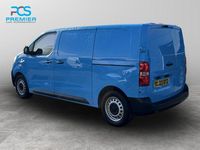 Used Vauxhall Vivaro 100 kW (136 HP) 2022 Mauve/pink MPV