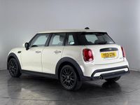 Begagnad Mini Cooper Classic 136 HK (100 kW) 2021 Vit Halvkombi