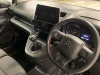 Used Citroën Berlingo 99 HP (72 kW) 2022 White MPV